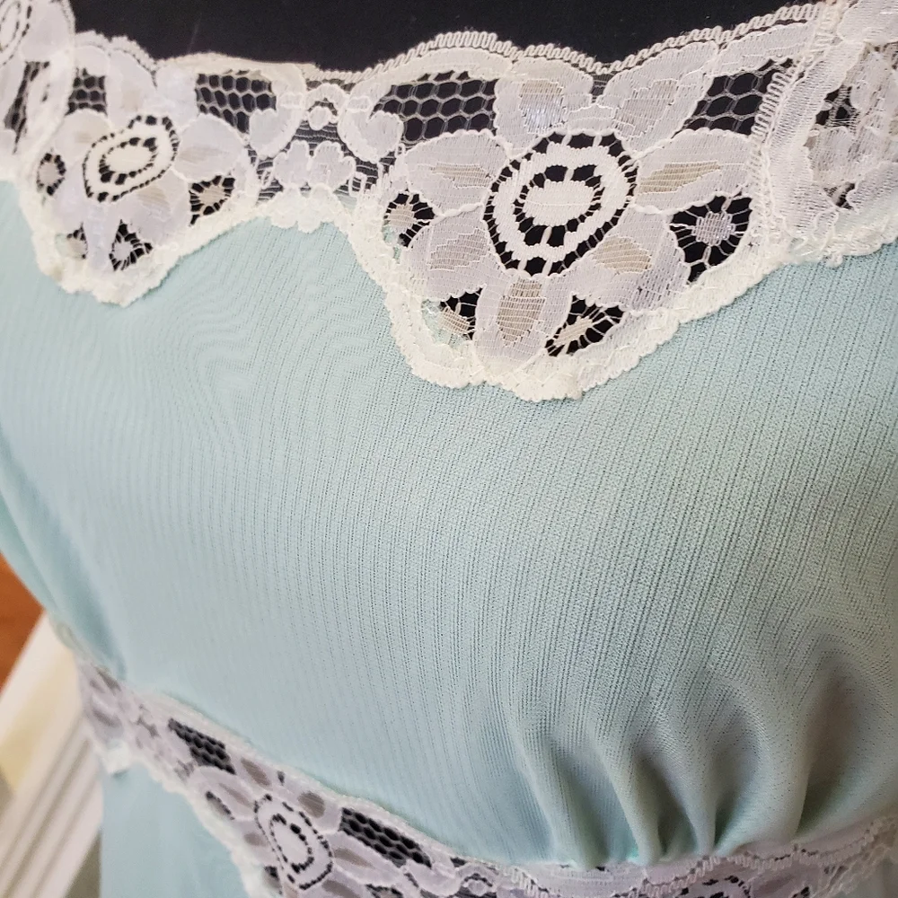 Elegant Mint Green Night Gown - Picture 2 of 7